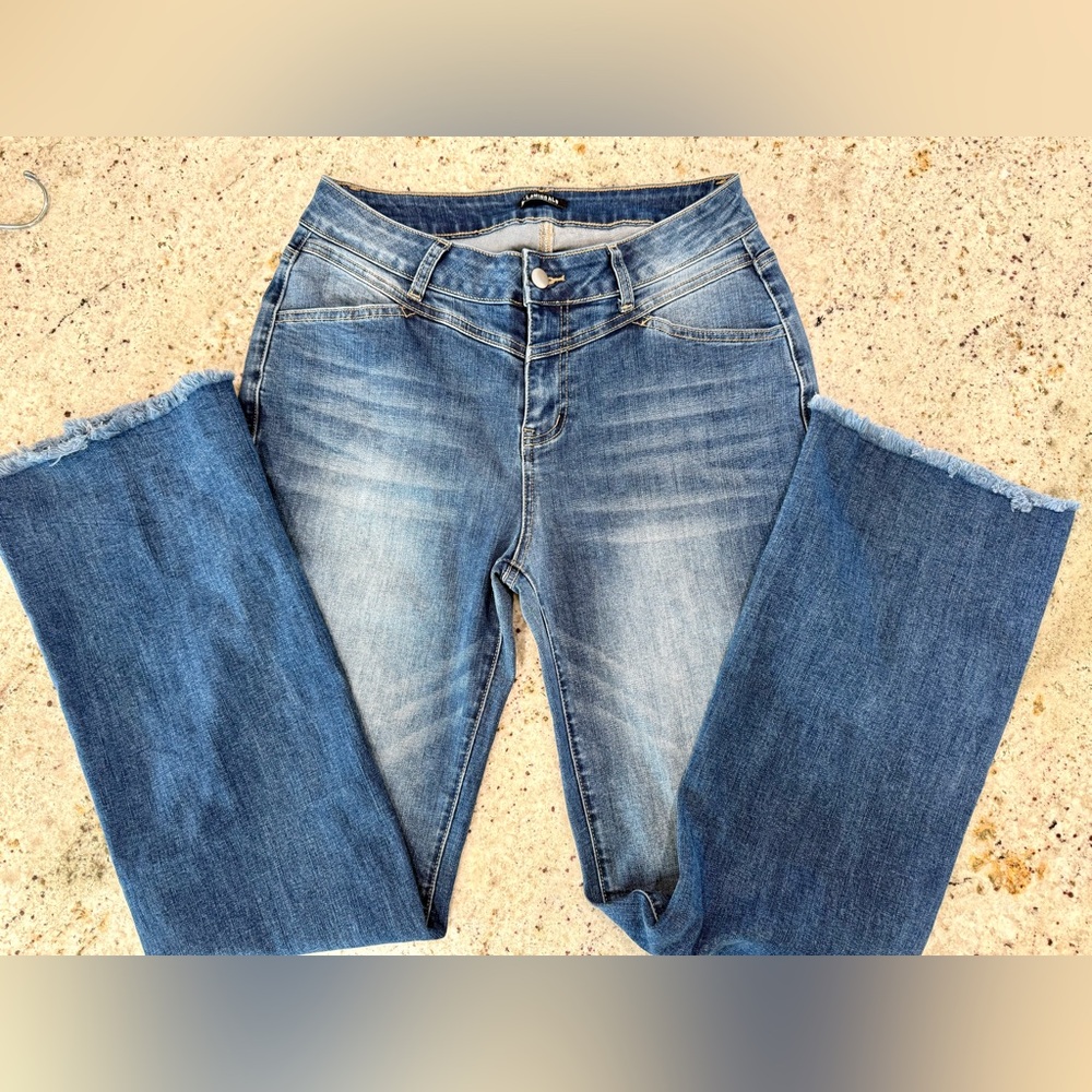 FLAMINGALS Women's Straight Leg Jeans with raw hem NWT